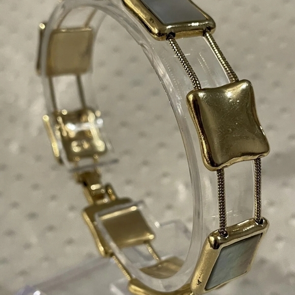 Vintage Anne Klein Gold Tone Mother of Pearl Panel Bracelet! - Picture 2 of 9